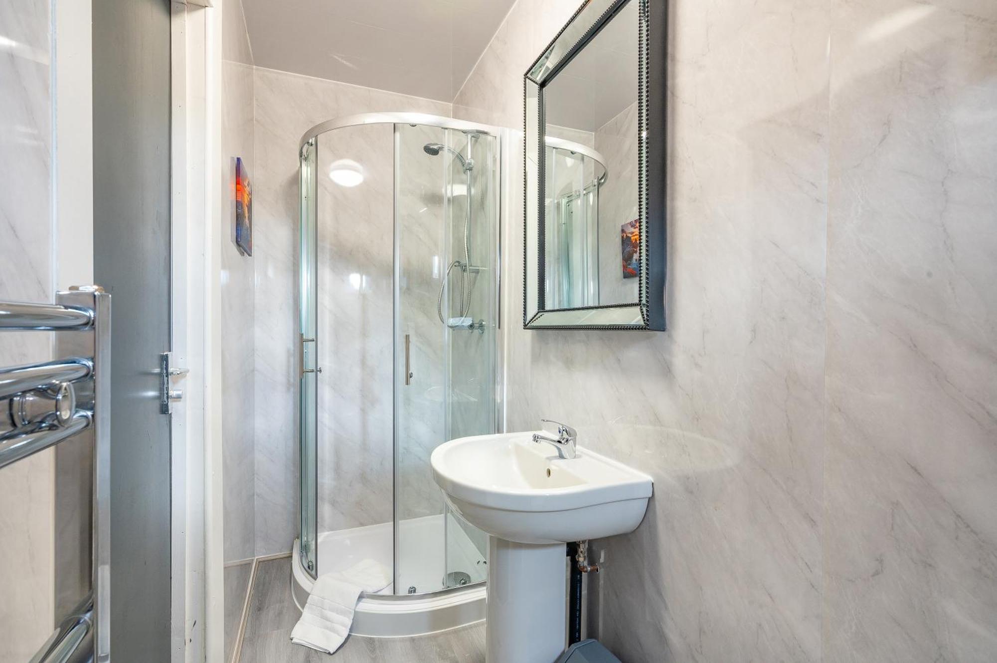 *Rc246*For Your Relaxed & Cosy Stay + Free Parking Leeds  Buitenkant foto